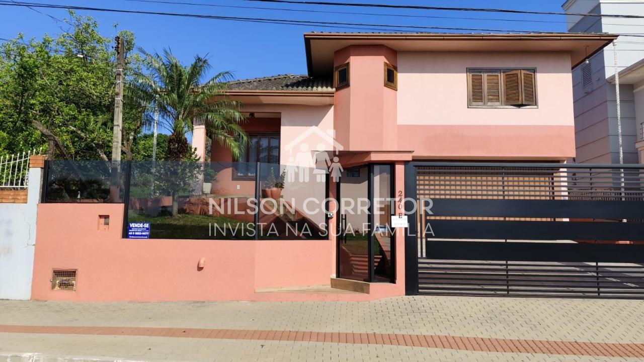 Excelente casa Loteamento Columbia